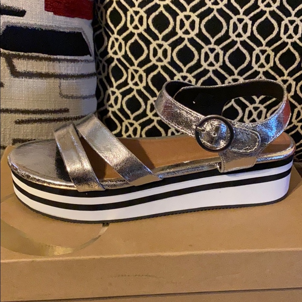 Platforms - Picture 2 of 5